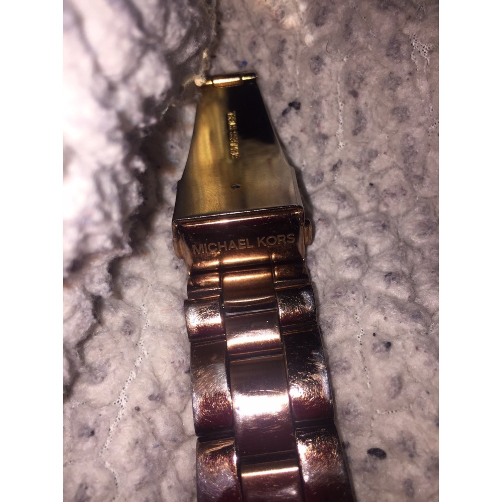 💕😍MAKE AN OFFER! MICHAEL KORS ROSE GOLD WATCH💕 - Picture 3 of 6